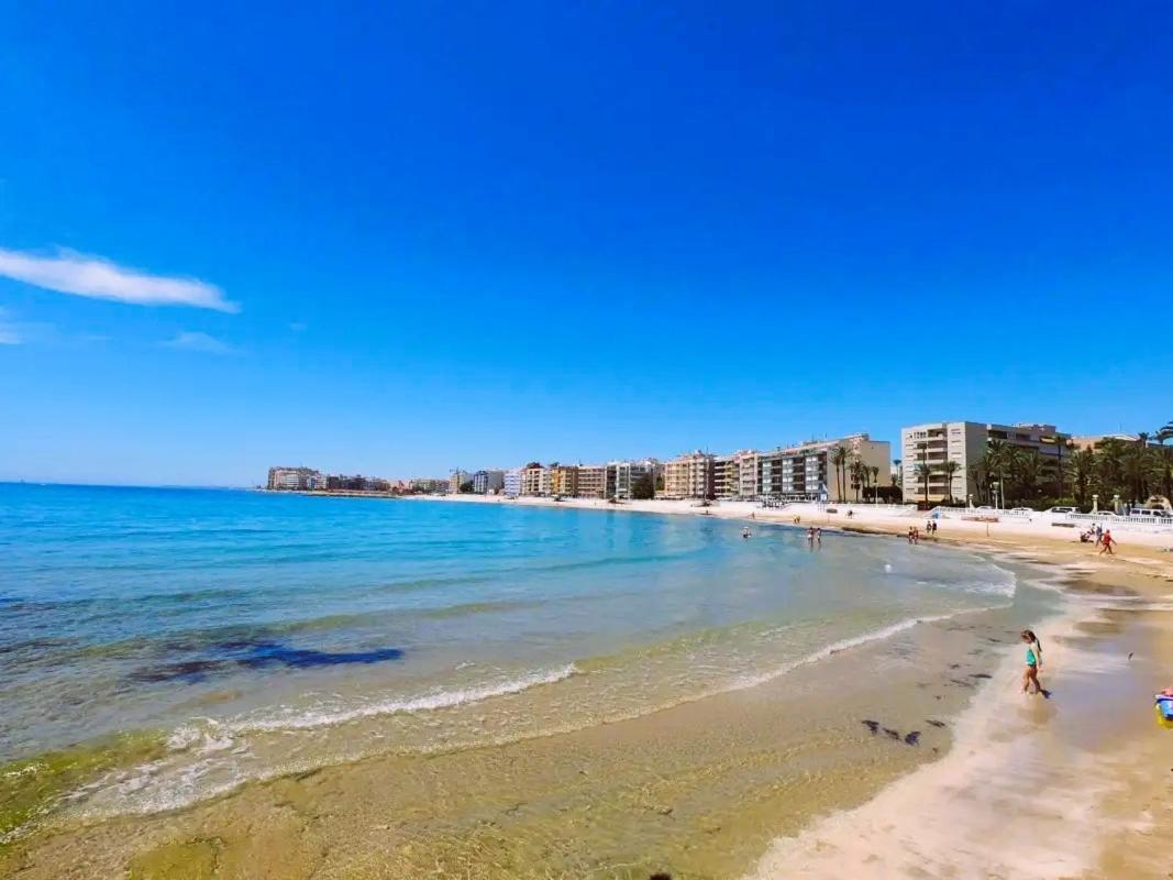 Amazing Penthouse On The Beach, Sea Views, Wifi, Airconditioning And Parking ตอร์เรเวียคา ภายนอก รูปภาพ